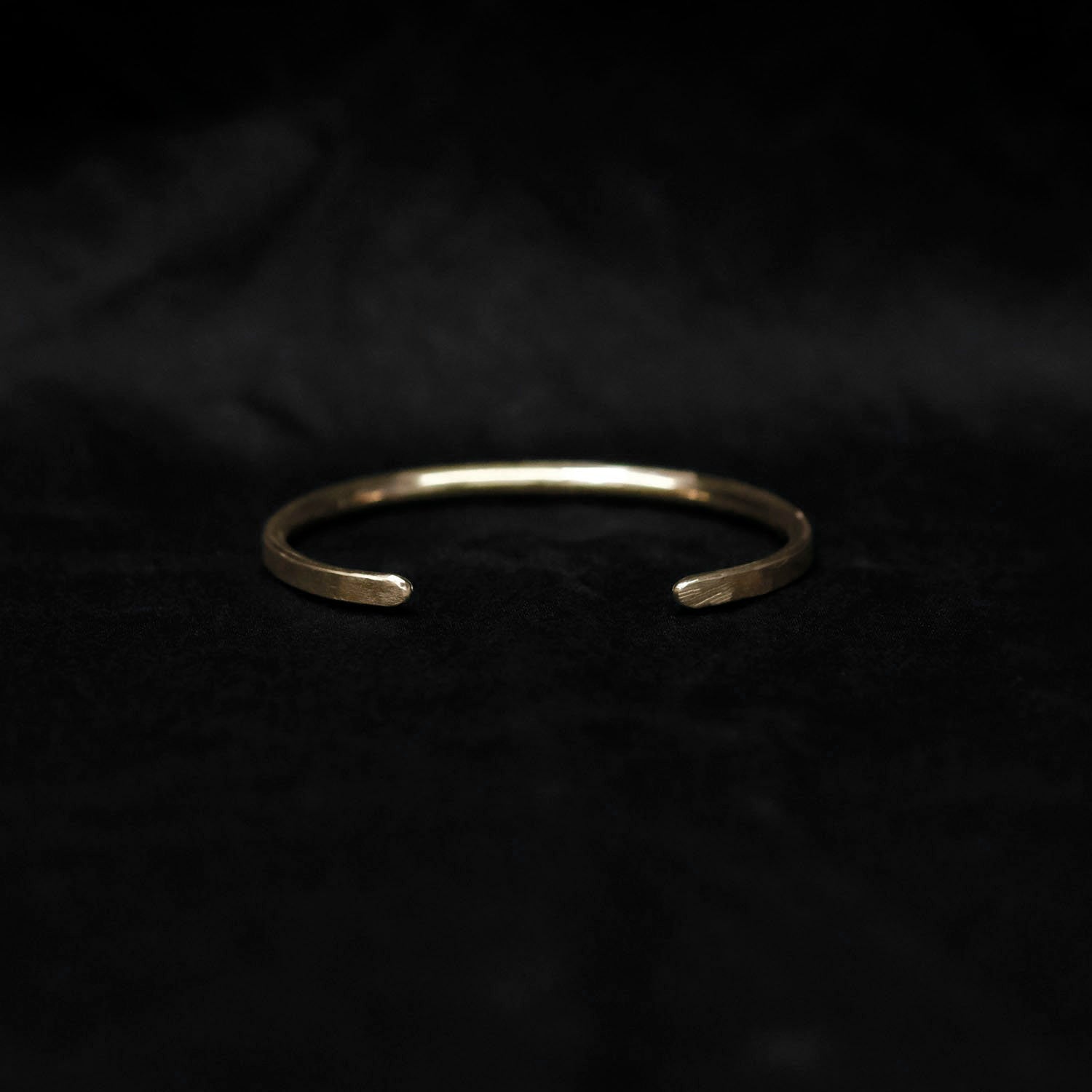 shuo シュオ k18ゴールド バングル Bangle 手首の研究家】【K18ゴールド素材のバングル】 トレンドのその先へ